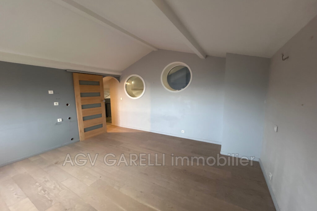 vente maison 5 Pièce(s) – 5 pièces – 4 chambres – 172.75 m²