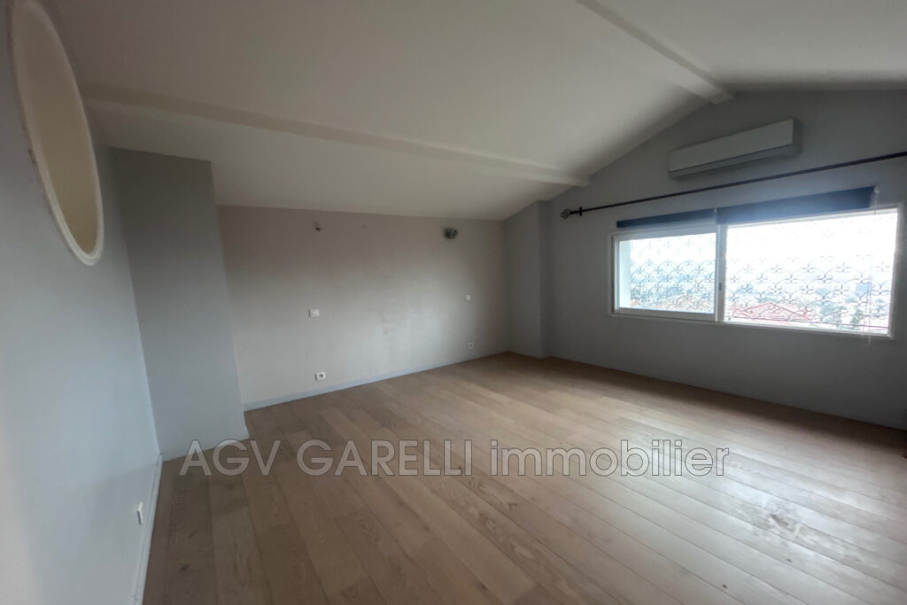 vente maison 5 Pièce(s) – 5 pièces – 4 chambres – 172.75 m²