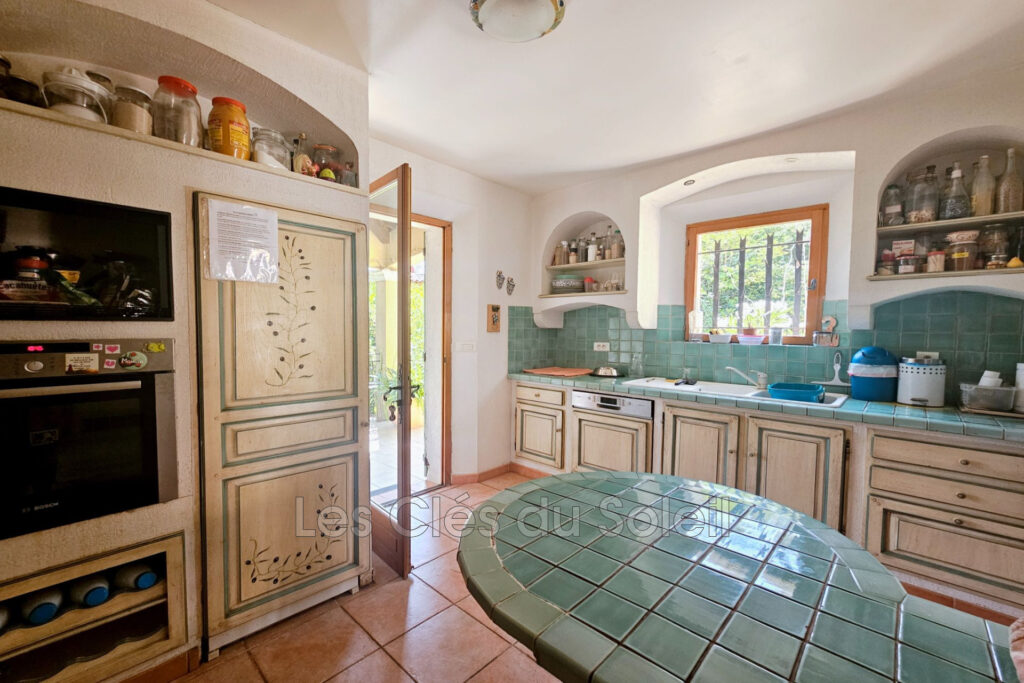 Belle Maison néo-provençale de 100 m² environ de plain-pied 15 – 5 pièces – 4 chambres – 150.00 m²