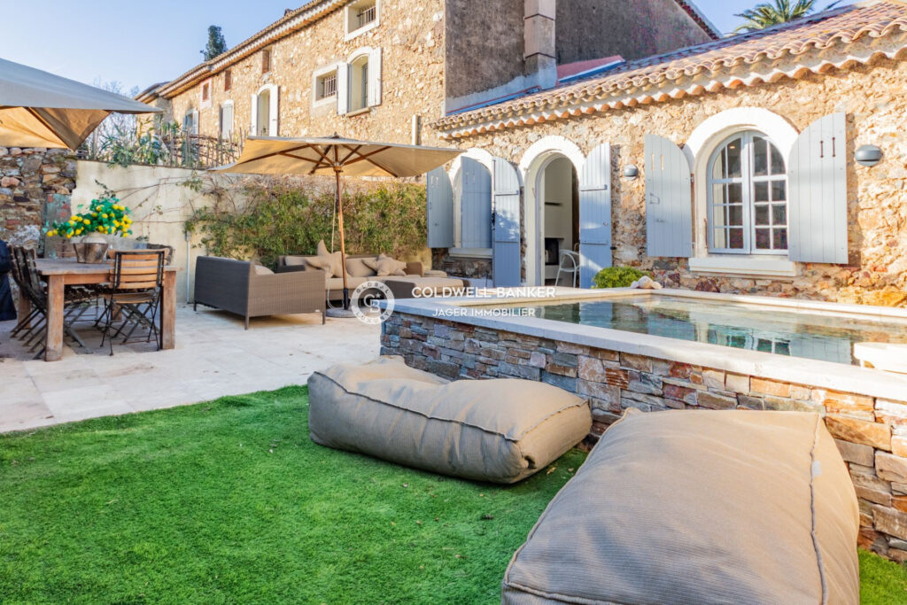 Charmante maison en pierre avec piscine et jardin –  – 4 pièces – 3 chambres – 101.00 m²