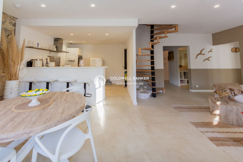 Charmante maison en pierre avec piscine et jardin –  – 4 pièces – 3 chambres – 101.00 m²