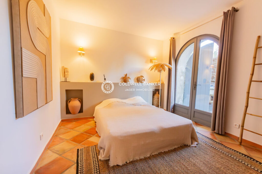 Charmante maison en pierre avec piscine et jardin –  – 4 pièces – 3 chambres – 101.00 m²