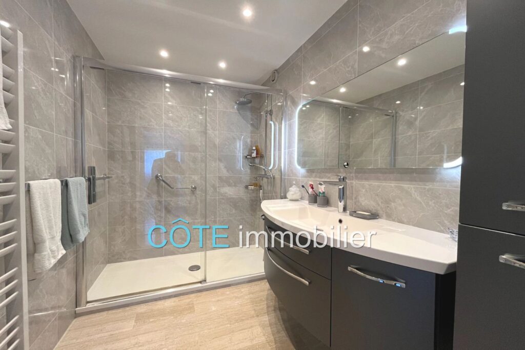 Rare, en étage 4 pièces 90 m² à proximité des plages et du cen – 4 pièces – 3 chambres – 90.00 m²