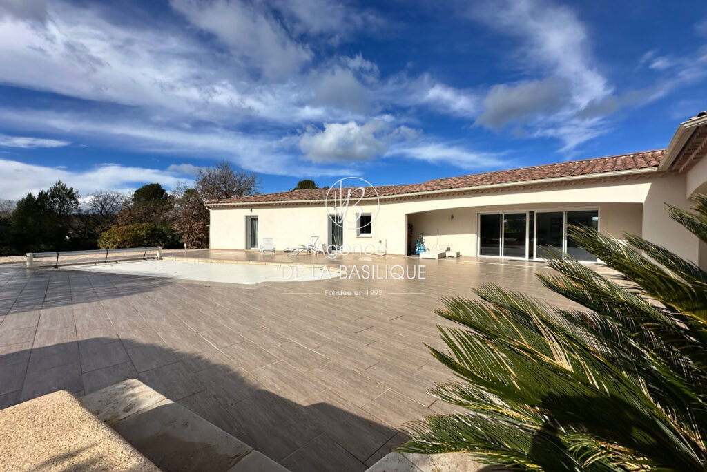 vente villa contemporaine 7 Pièce(s) – 7 pièces – 4 chambres – 225.00 m²