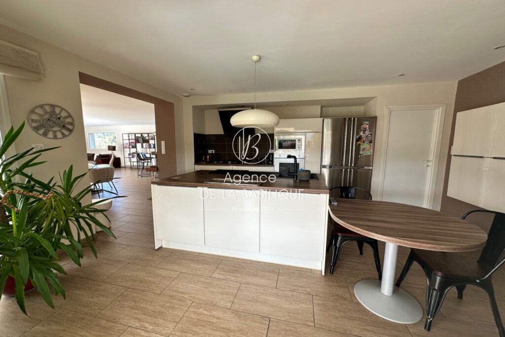 vente villa contemporaine 7 Pièce(s) – 7 pièces – 4 chambres – 225.00 m²