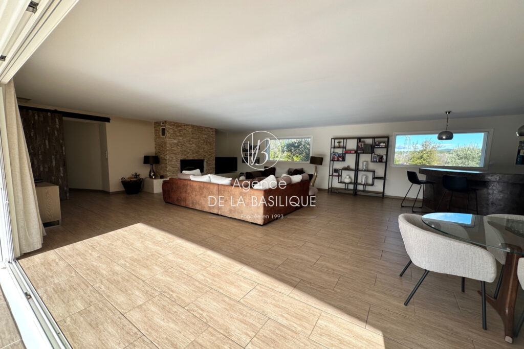 vente villa contemporaine 7 Pièce(s) – 7 pièces – 4 chambres – 225.00 m²