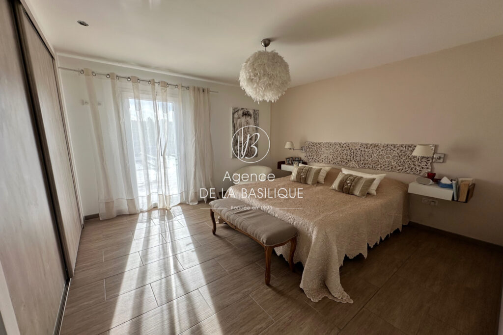 vente villa contemporaine 7 Pièce(s) – 7 pièces – 4 chambres – 225.00 m²