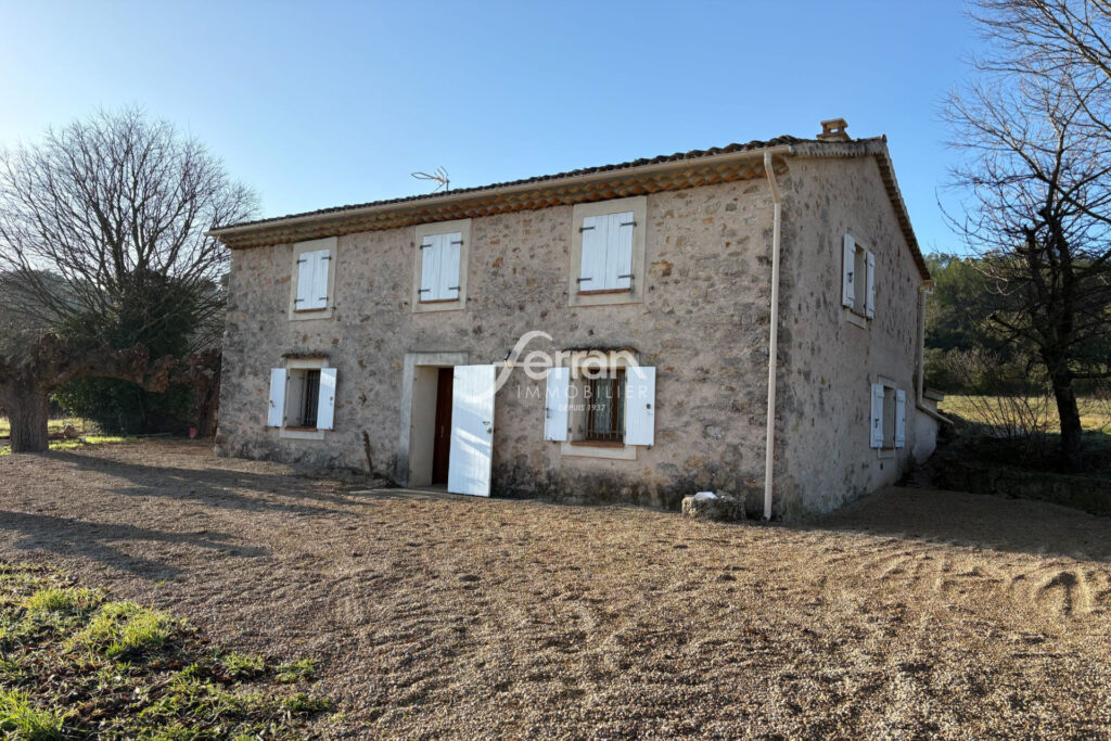 A louer à Lorgues maison 5 pièces – 5 pièces – 4 chambres – 140.00 m²
