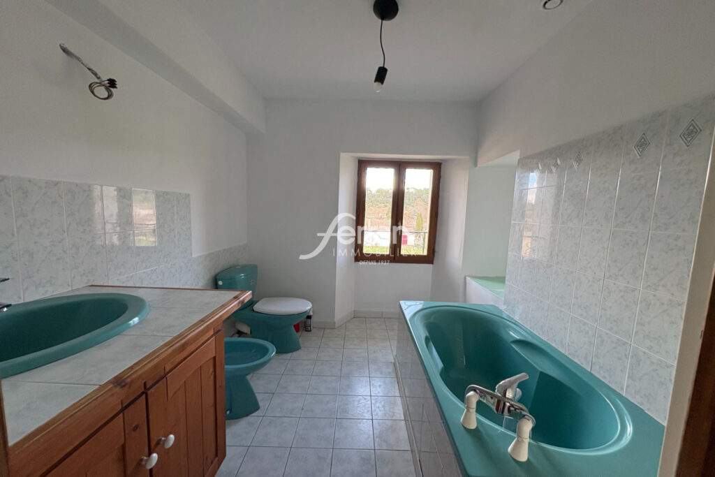 A louer à Lorgues maison 5 pièces – 5 pièces – 4 chambres – 140.00 m²