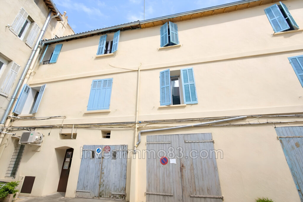 Dans un quartier calme du 1er arrondissement de MARSEILLE, app – 3 pièces – 2 chambres – 60.00 m²