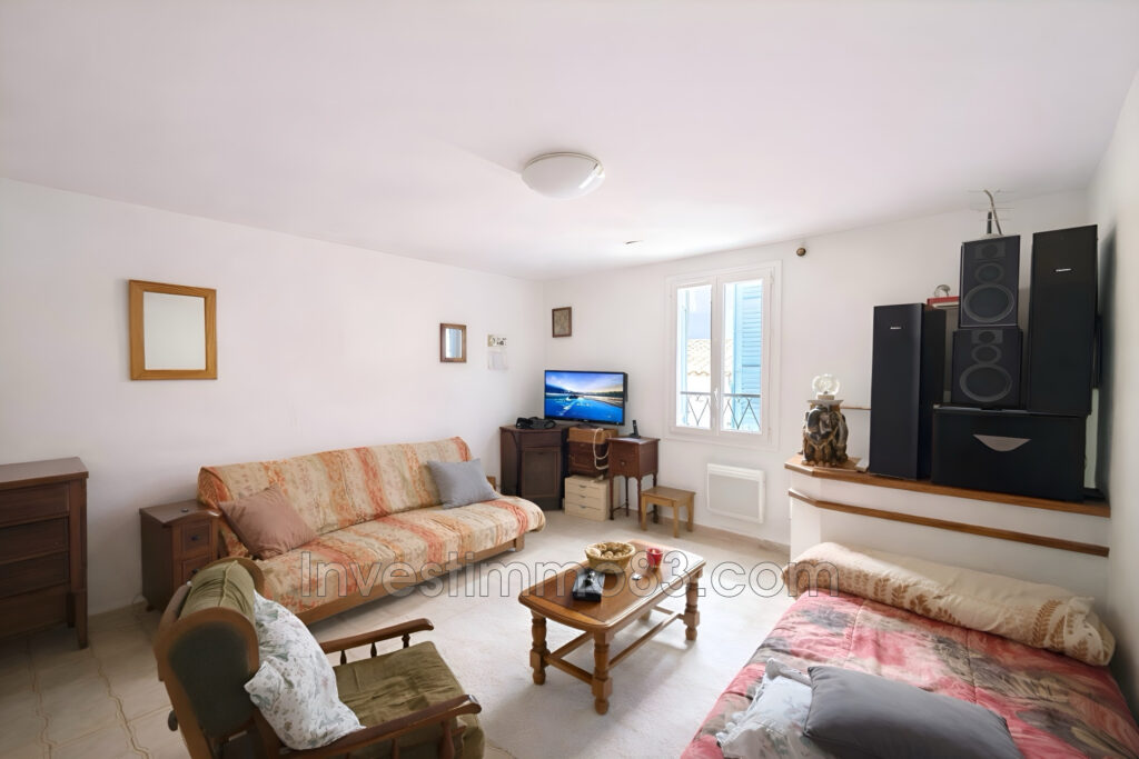 Dans un quartier calme du 1er arrondissement de MARSEILLE, app – 3 pièces – 2 chambres – 60.00 m²