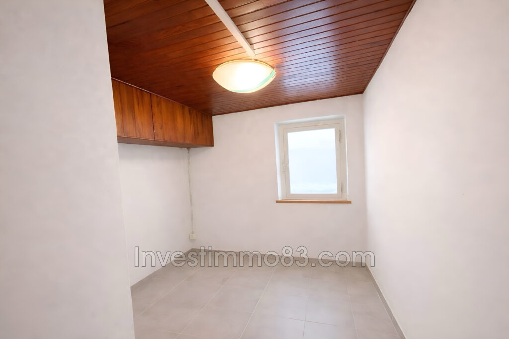 Dans un quartier calme du 1er arrondissement de MARSEILLE, app – 3 pièces – 2 chambres – 60.00 m²