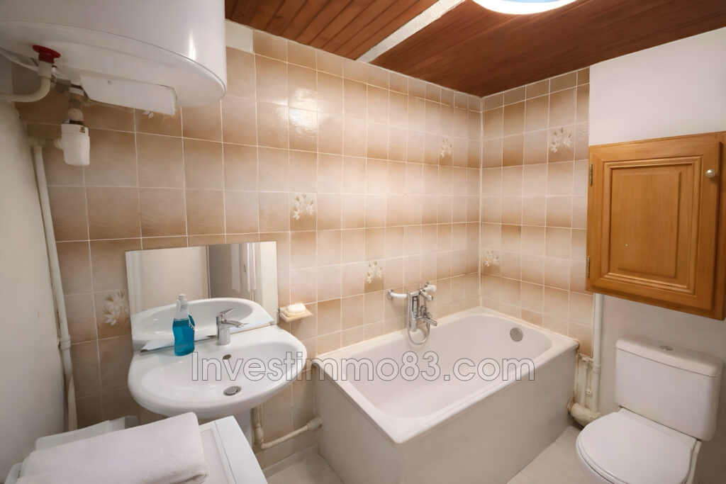 Dans un quartier calme du 1er arrondissement de MARSEILLE, app – 3 pièces – 2 chambres – 60.00 m²