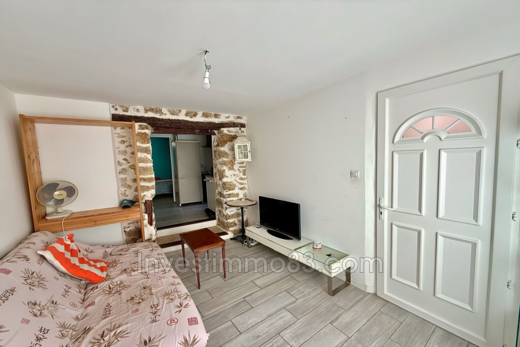 BARJOLS (83670) En plein coeur du centre historique, dans un p – 2 pièces – 1 chambre – 32.00 m²