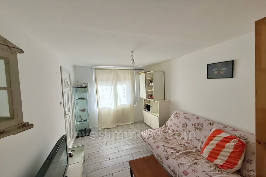 BARJOLS (83670) En plein coeur du centre historique, dans un p – 2 pièces – 1 chambre – 32.00 m²