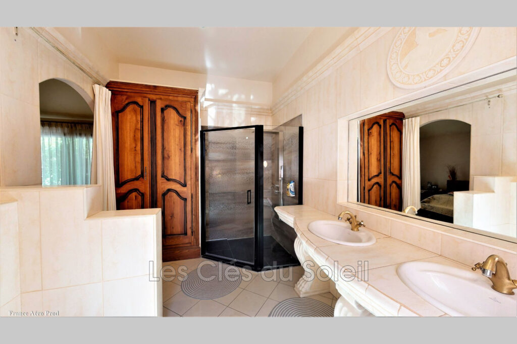 vente maison 8 Pièce(s) – 8 pièces – 5 chambres – 226.70 m²