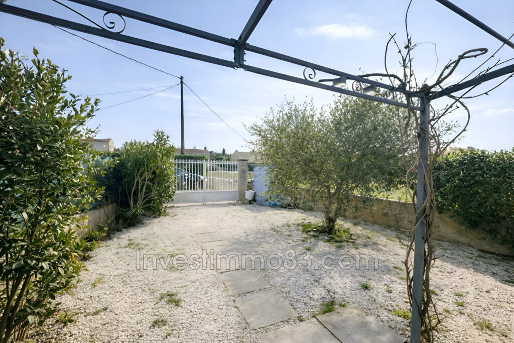 Proche du centre de SAINT RÉMY DE PROVENCE, dans un environnem – 3 pièces – 2 chambres – 65.00 m²