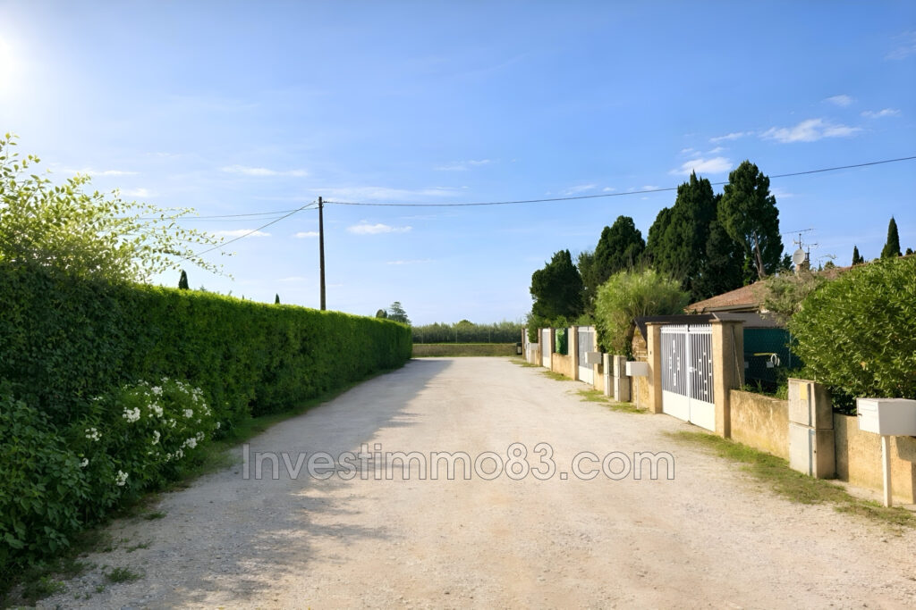 Proche du centre de SAINT RÉMY DE PROVENCE, dans un environnem – 3 pièces – 2 chambres – 65.00 m²