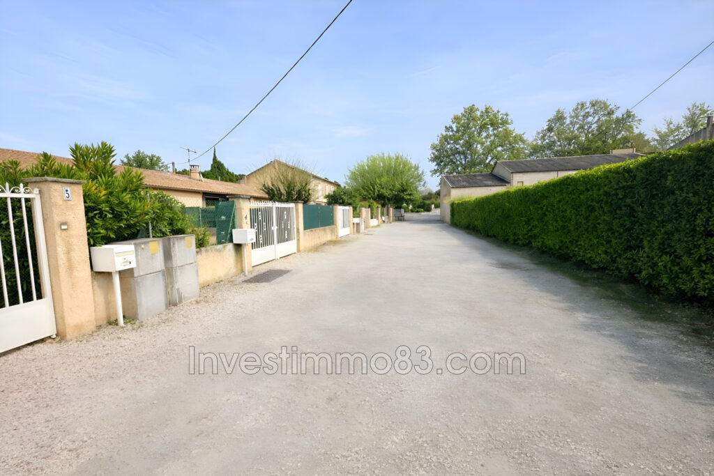 Proche du centre de SAINT RÉMY DE PROVENCE, dans un environnem – 3 pièces – 2 chambres – 65.00 m²