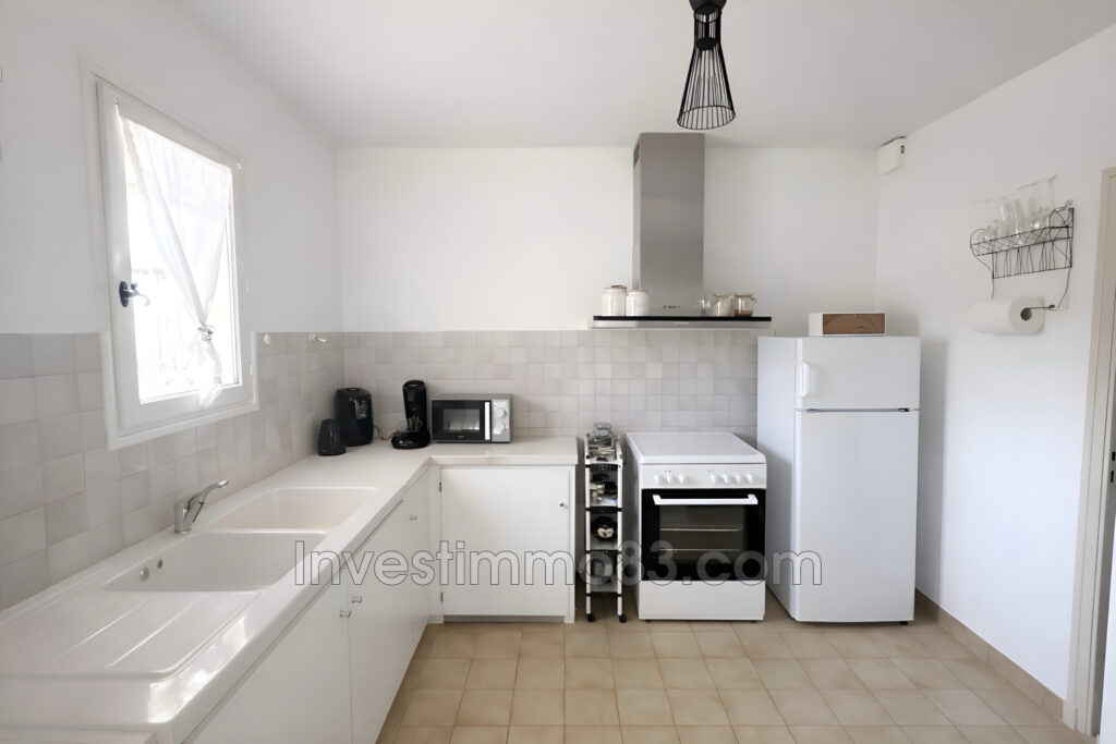 Proche du centre de SAINT RÉMY DE PROVENCE, dans un environnem – 3 pièces – 2 chambres – 65.00 m²