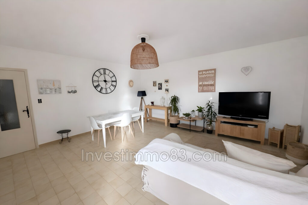 Proche du centre de SAINT RÉMY DE PROVENCE, dans un environnem – 3 pièces – 2 chambres – 65.00 m²