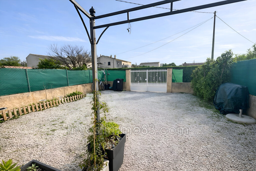 Proche du centre de SAINT RÉMY DE PROVENCE, dans un environnem – 3 pièces – 2 chambres – 65.00 m²