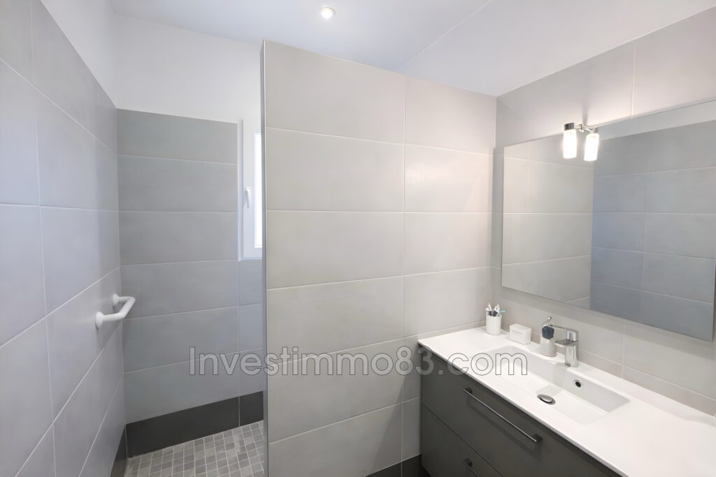 Proche du centre de SAINT RÉMY DE PROVENCE, dans un environnem – 3 pièces – 2 chambres – 65.00 m²