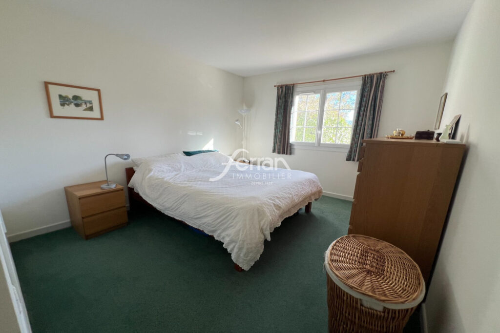 Draguignan, maison de plain-pied d’environ 130 m2 sur terrain  – 5 pièces – 3 chambres – 130.00 m²