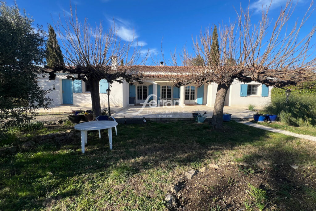 Draguignan, maison de plain-pied d’environ 130 m2 sur terrain  – 5 pièces – 3 chambres – 130.00 m²