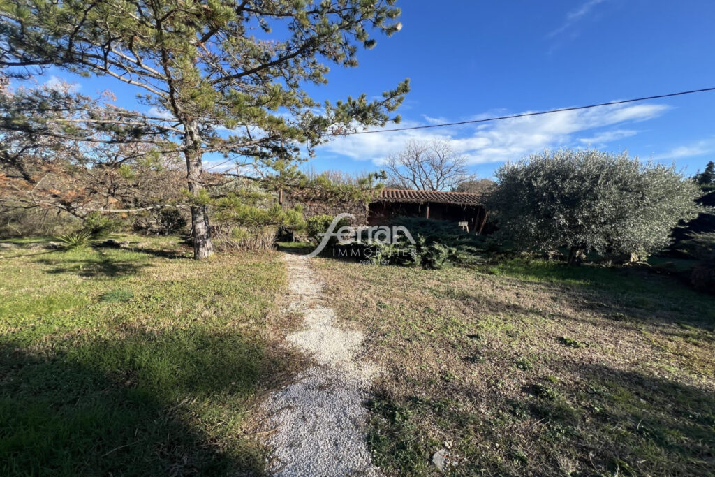 Draguignan, maison de plain-pied d’environ 130 m2 sur terrain  – 5 pièces – 3 chambres – 130.00 m²