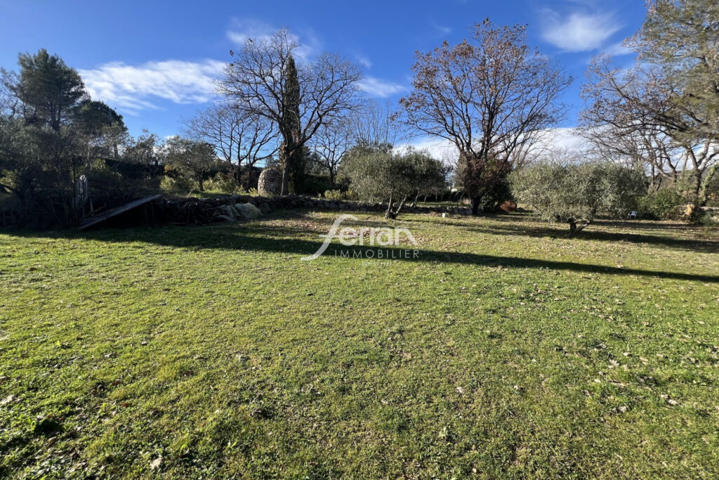 Draguignan, maison de plain-pied d’environ 130 m2 sur terrain  – 5 pièces – 3 chambres – 130.00 m²