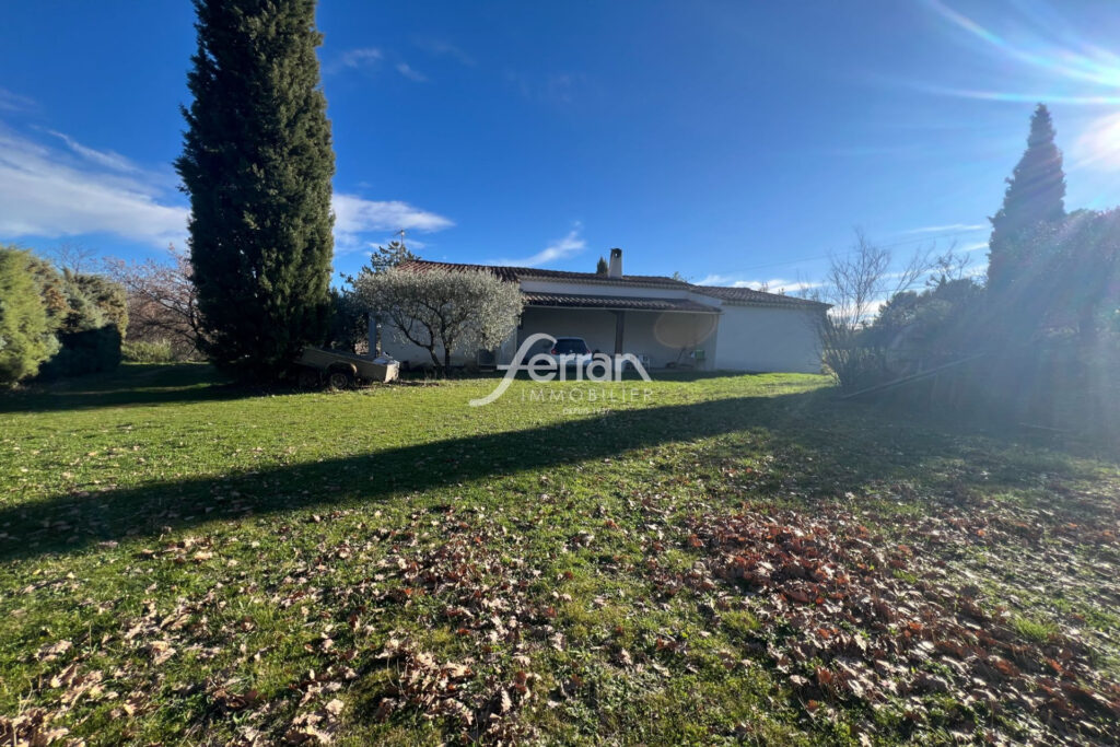 Draguignan, maison de plain-pied d’environ 130 m2 sur terrain  – 5 pièces – 3 chambres – 130.00 m²