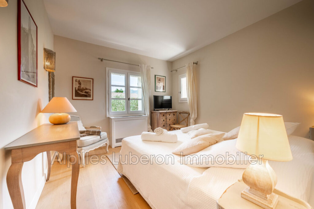 location saisonnière mas – NR pièces – 4 chambres – 180.00 m²