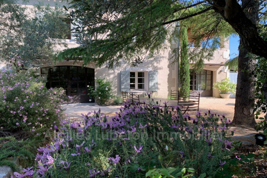 Maison à louer à Eygalières