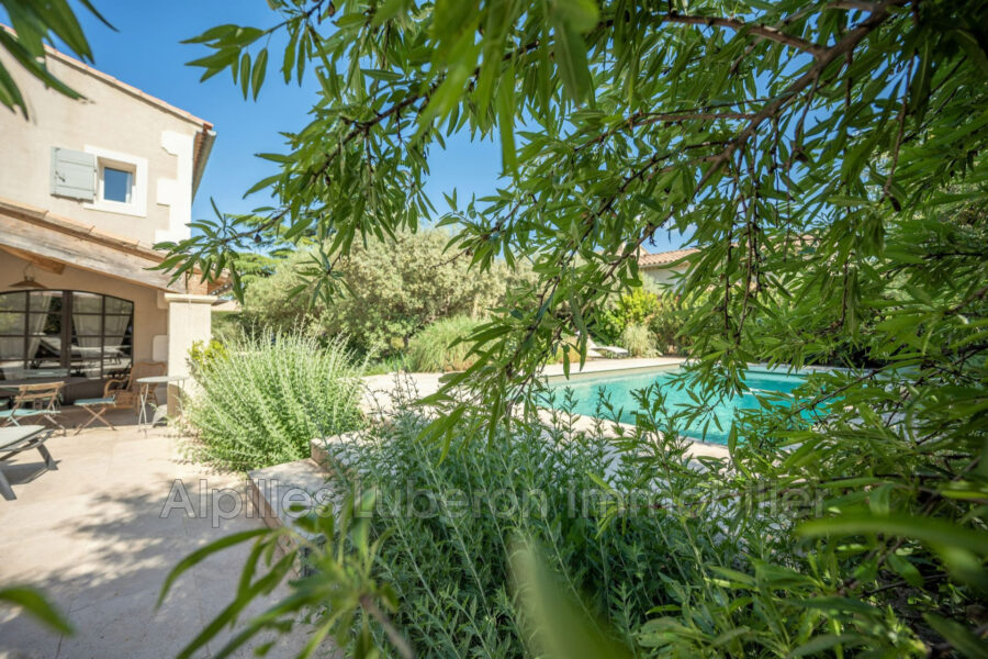 Maison à louer à Eygalières
