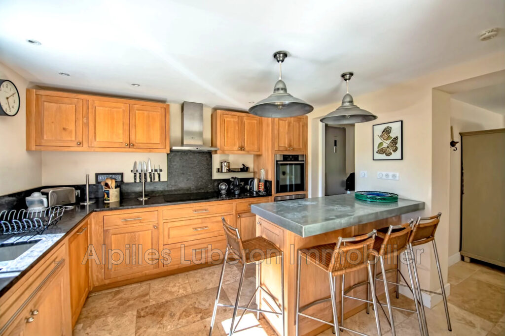 location saisonnière mas – NR pièces – 4 chambres – 180.00 m²