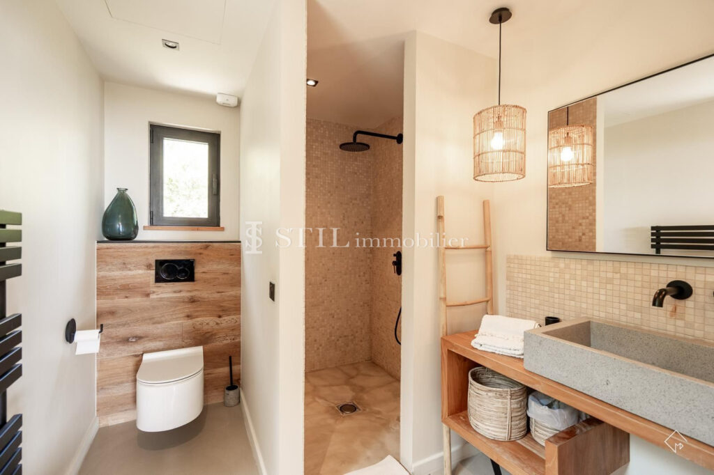 vente villa 9 Pièce(s) – 9 pièces – 6 chambres – 346.72 m²