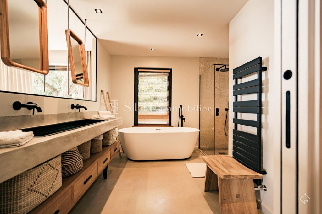 vente villa 9 Pièce(s) – 9 pièces – 6 chambres – 346.72 m²