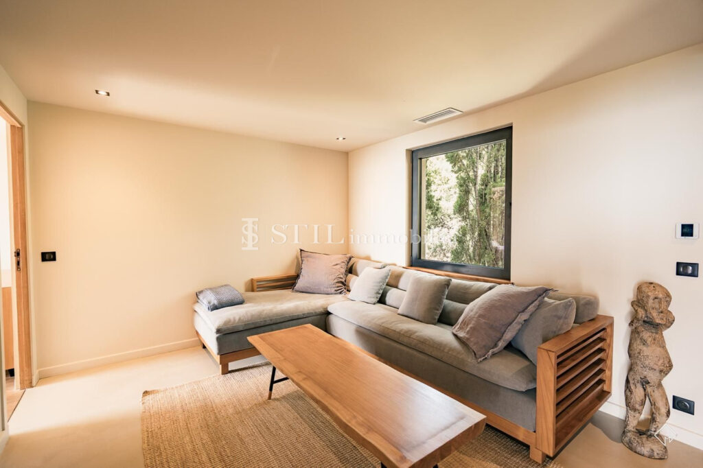 vente villa 9 Pièce(s) – 9 pièces – 6 chambres – 346.72 m²