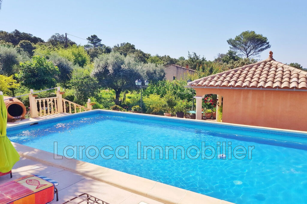 Achat villa à Flassans-sur-Issole (VAR) – 8 pièces – 6 chambres – 272.00 m²