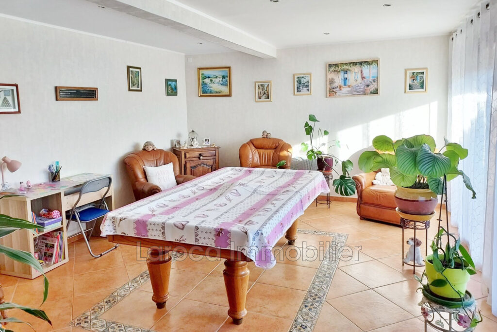 Achat villa à Flassans-sur-Issole (VAR) – 8 pièces – 6 chambres – 272.00 m²