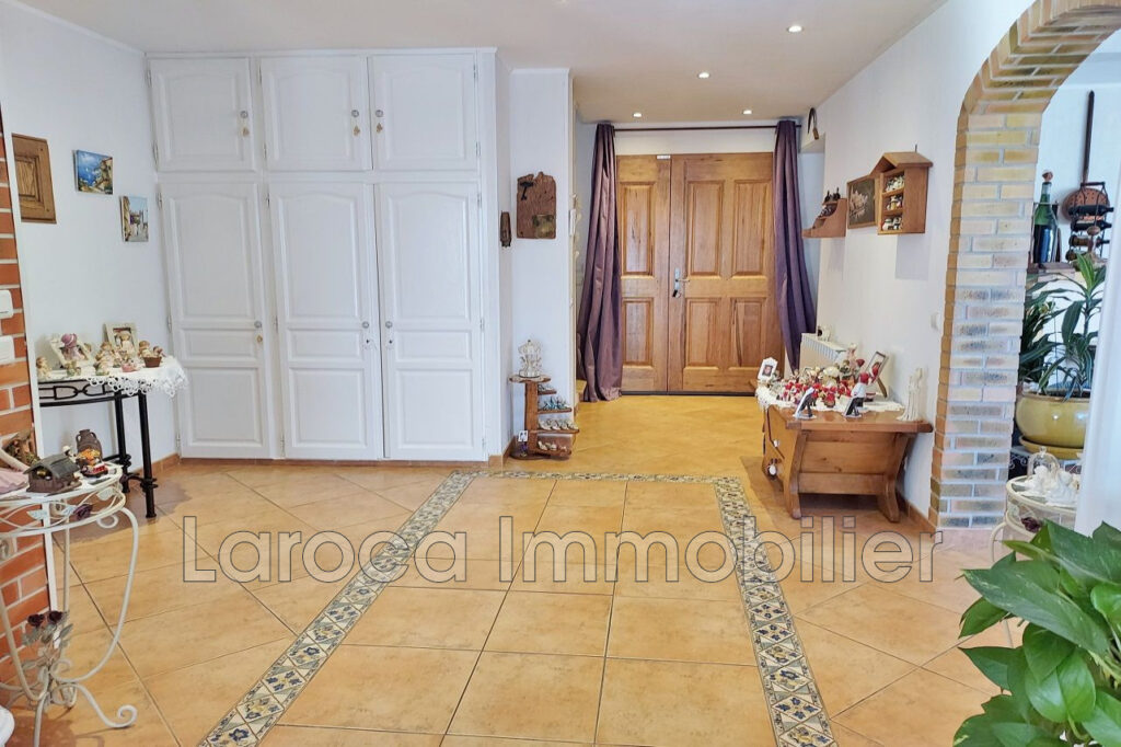 Achat villa à Flassans-sur-Issole (VAR) – 8 pièces – 6 chambres – 272.00 m²