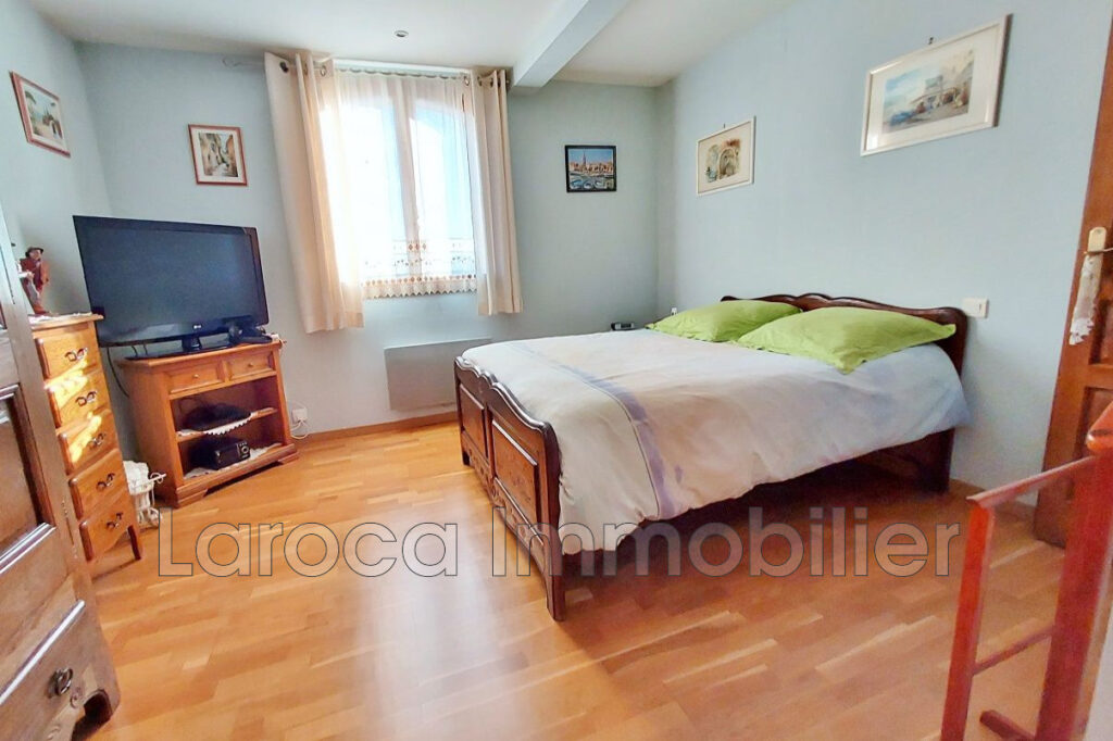 Achat villa à Flassans-sur-Issole (VAR) – 8 pièces – 6 chambres – 272.00 m²