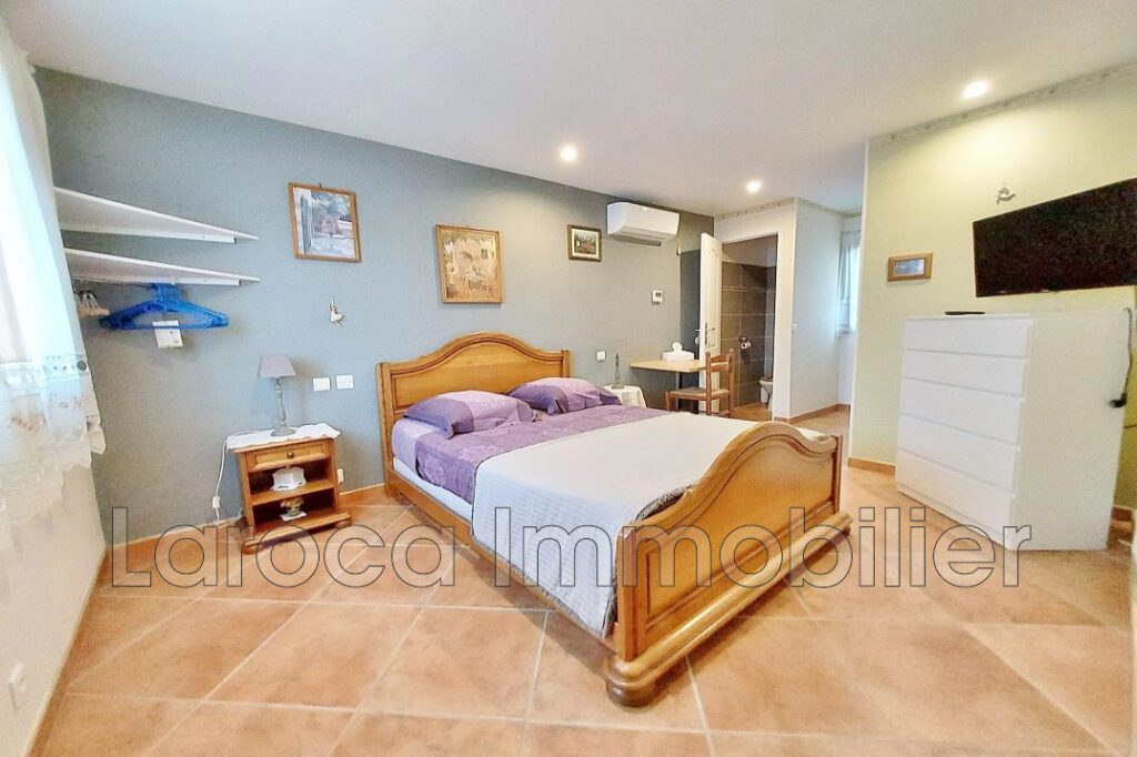 Achat villa à Flassans-sur-Issole (VAR) – 8 pièces – 6 chambres – 272.00 m²