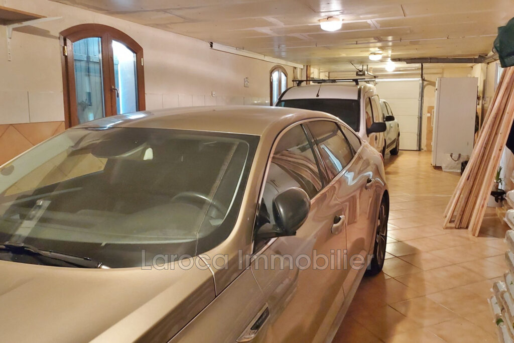 Achat villa à Flassans-sur-Issole (VAR) – 8 pièces – 6 chambres – 272.00 m²