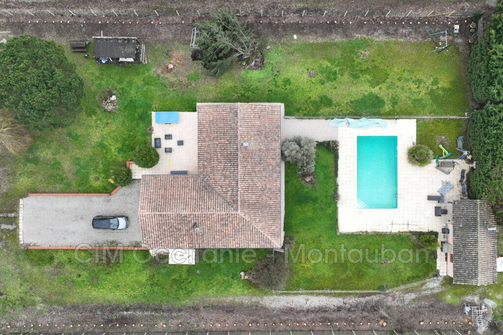 vente maison – NR pièces – 4 chambres – 1996.00 m²