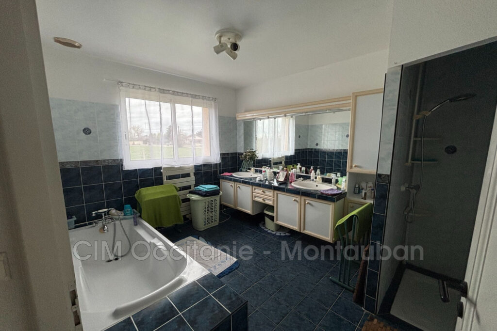 vente maison – NR pièces – 4 chambres – 1996.00 m²