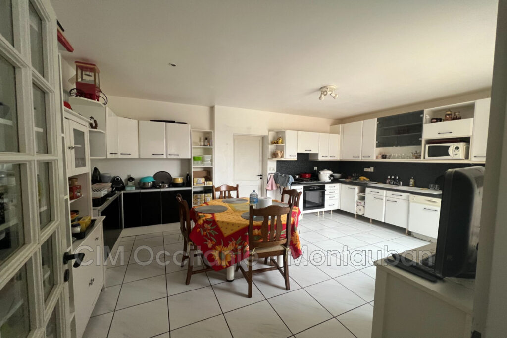 vente maison – NR pièces – 4 chambres – 1996.00 m²