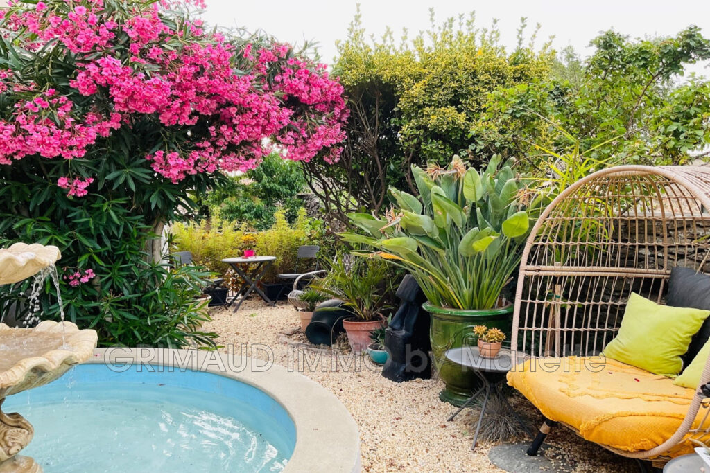 belle maison de village renovée et avec jardinet – 8 pièces – 6 chambres – 300.57 m²