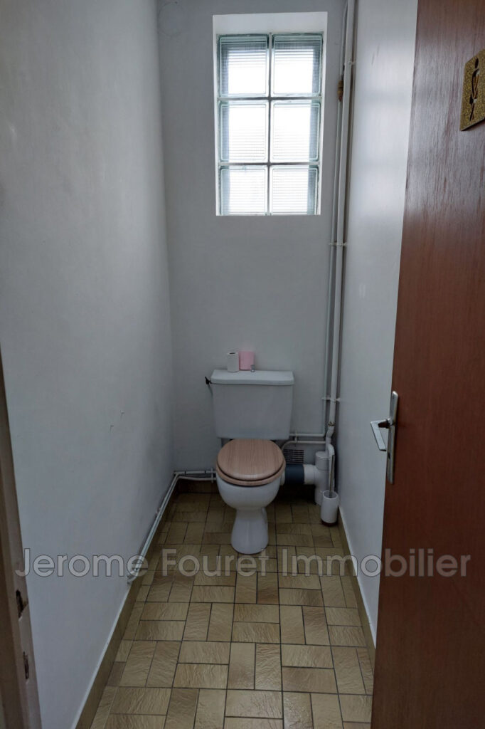 Appartement type 3 comprenant une pièce principale, … – 3 pièces – 2 chambres – 68.58 m²